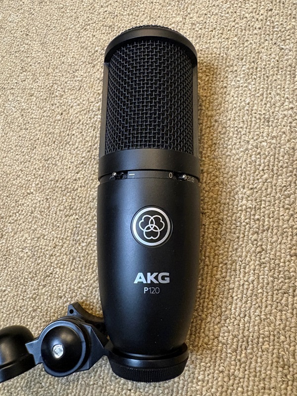 AKG P120の画像